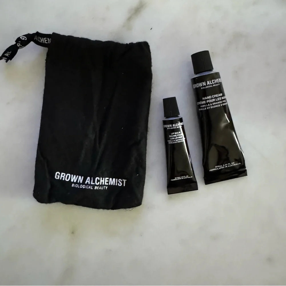 🛍🏙3️⃣ for $1️⃣5️⃣ 🆕 Grown Alchemist mini lip balm & hand cream in pouch
